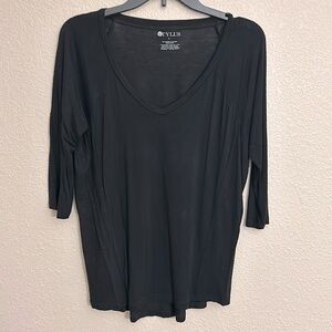 Women’s short sleeve black vneck top size small.